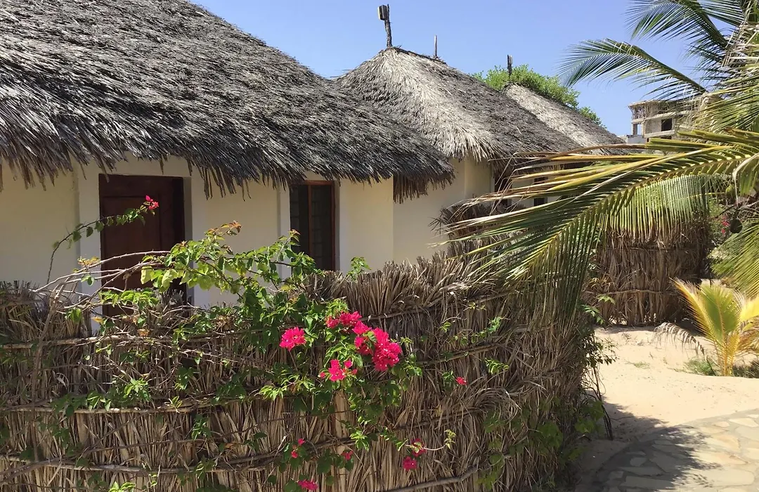 Mambrui Golden Beach Bar And Cottages-1