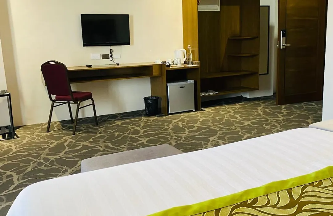 Maxi Hotel And Event Center-1