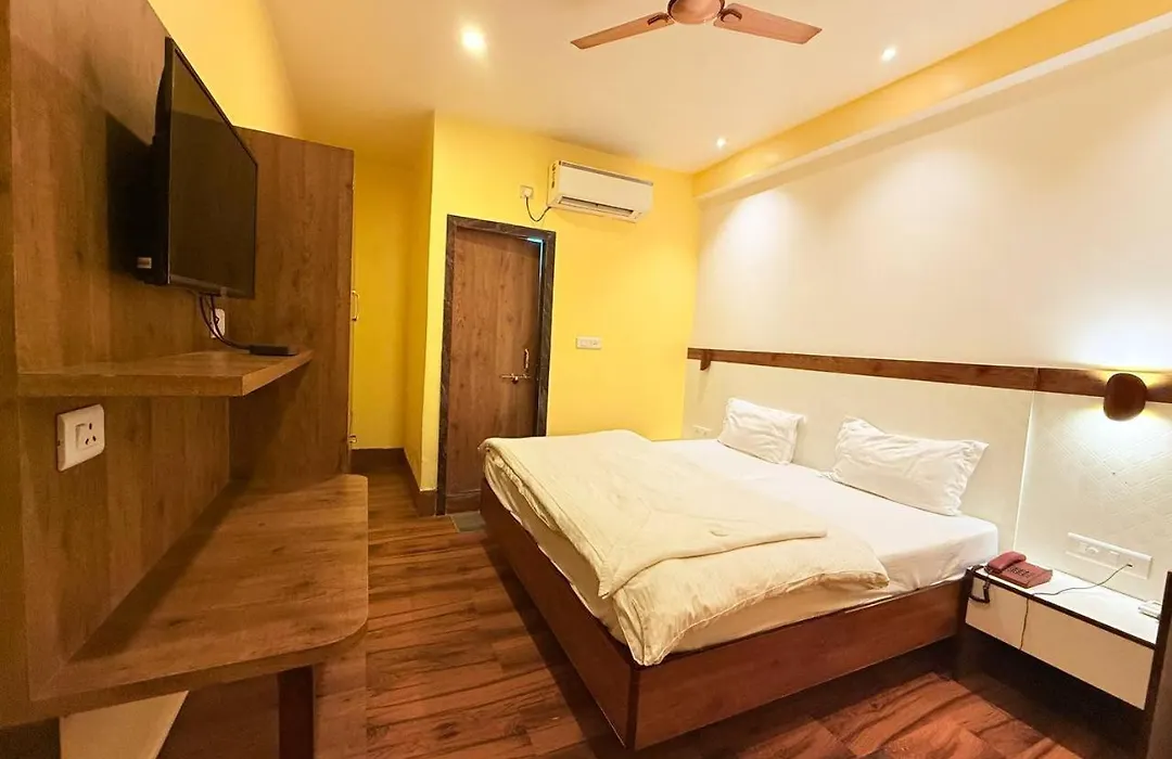 Shivam Hotel Varanasi - Near Kashi Vishwanath Temple With Parking And Lift-1