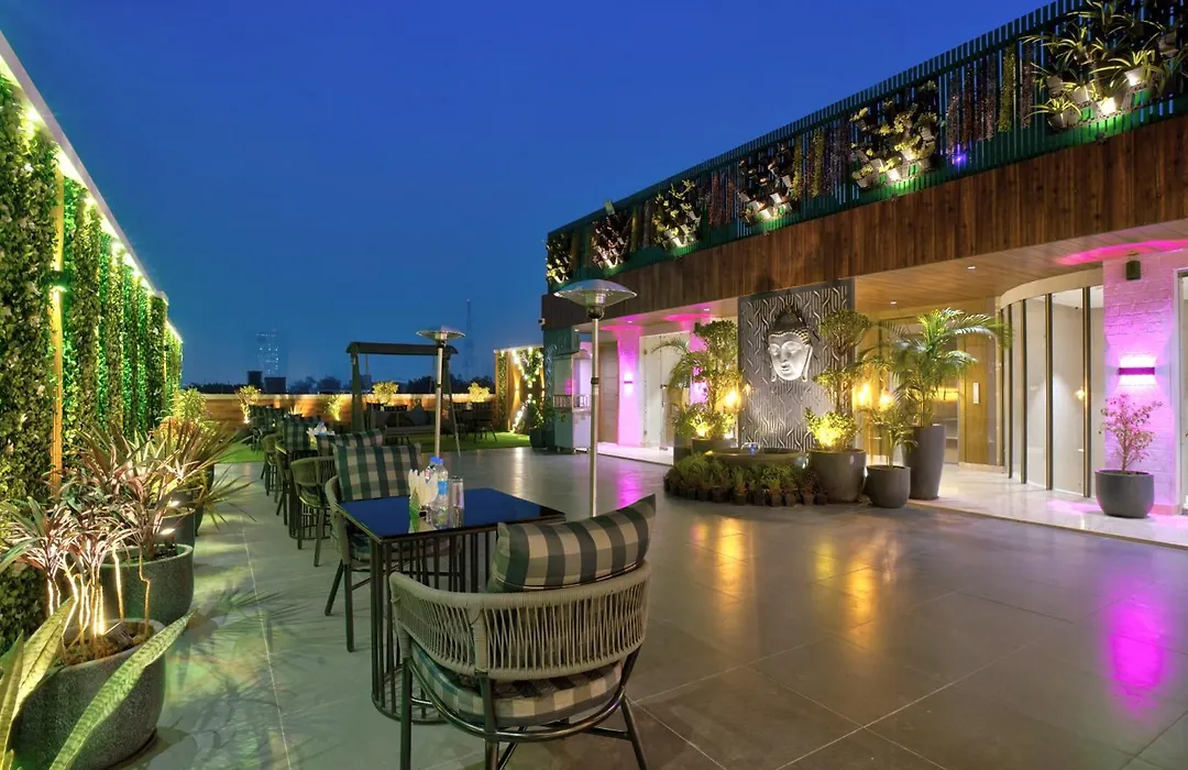 Hotel Gold The Royal A Luxurious Stay- Near New Delhi Railway Station & Connaught Place-1