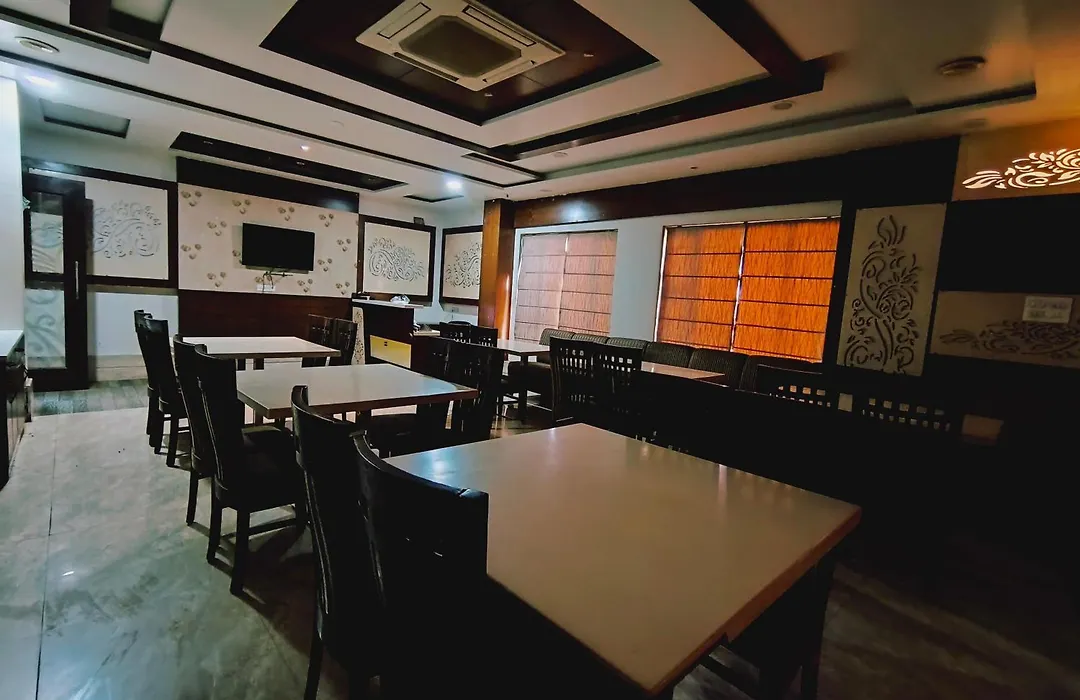 P Palace - Near Kashi Vishwanath Temple-1