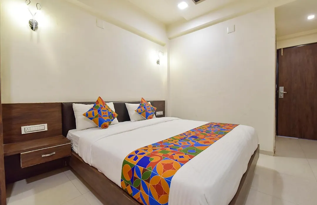 Fabhotel A1 Plaza-1
