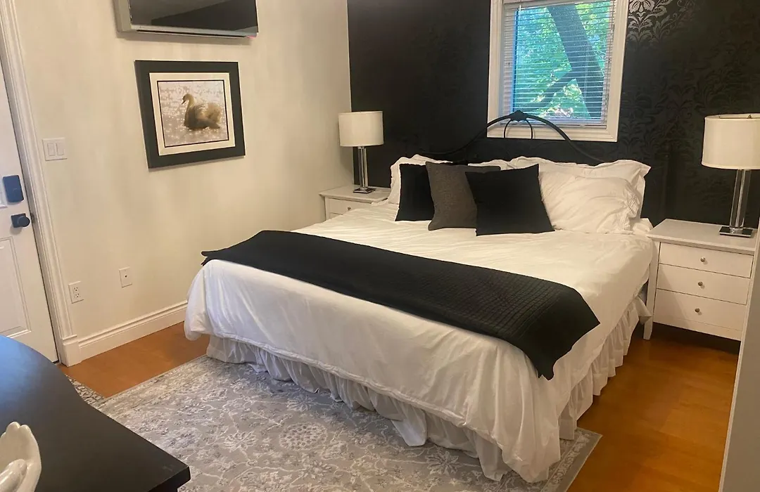 North Of Avon B&B Suites-1