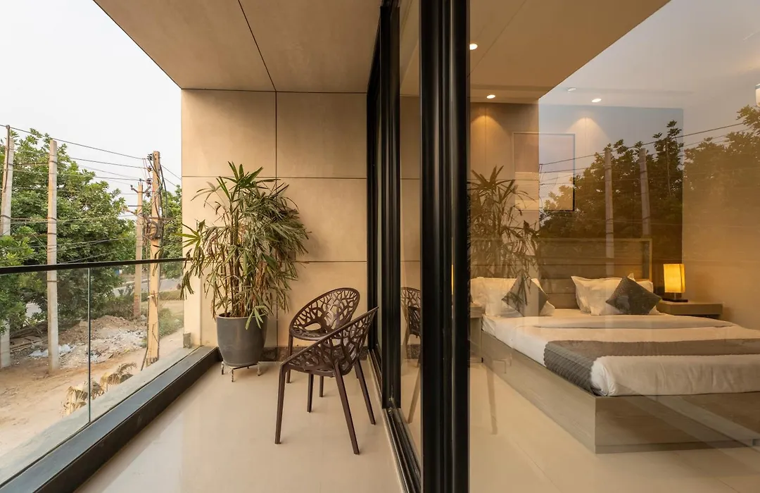 The Lodgers Luxury Hotel Near Golf Course Road Gurgaon-1