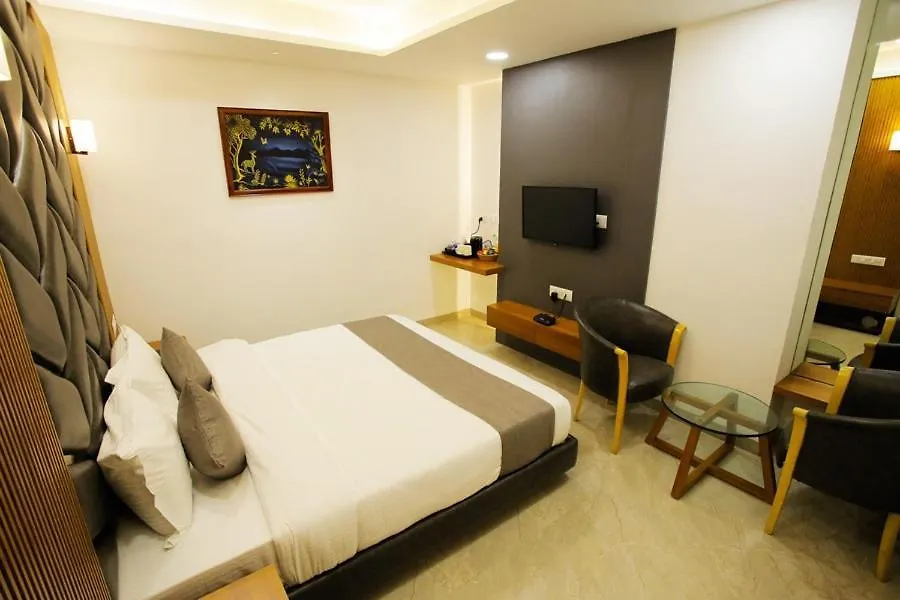 Hotel The Grand-1