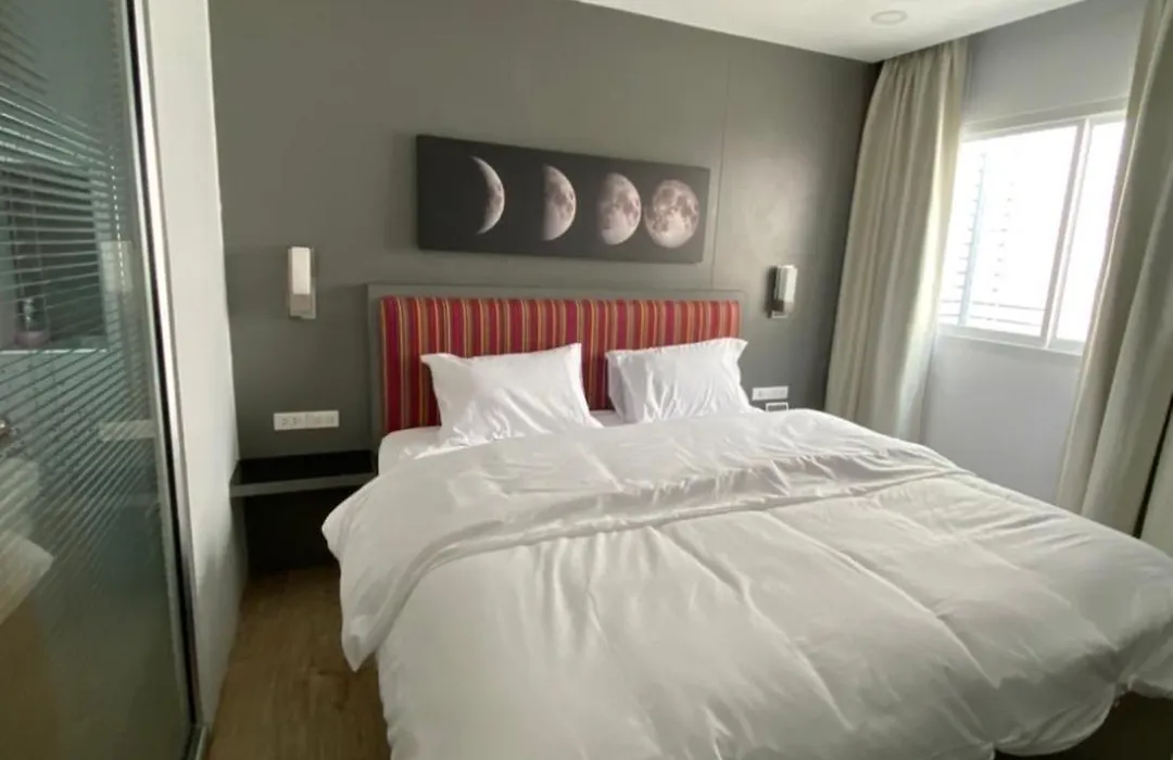 8 Hotel & Cafe-1