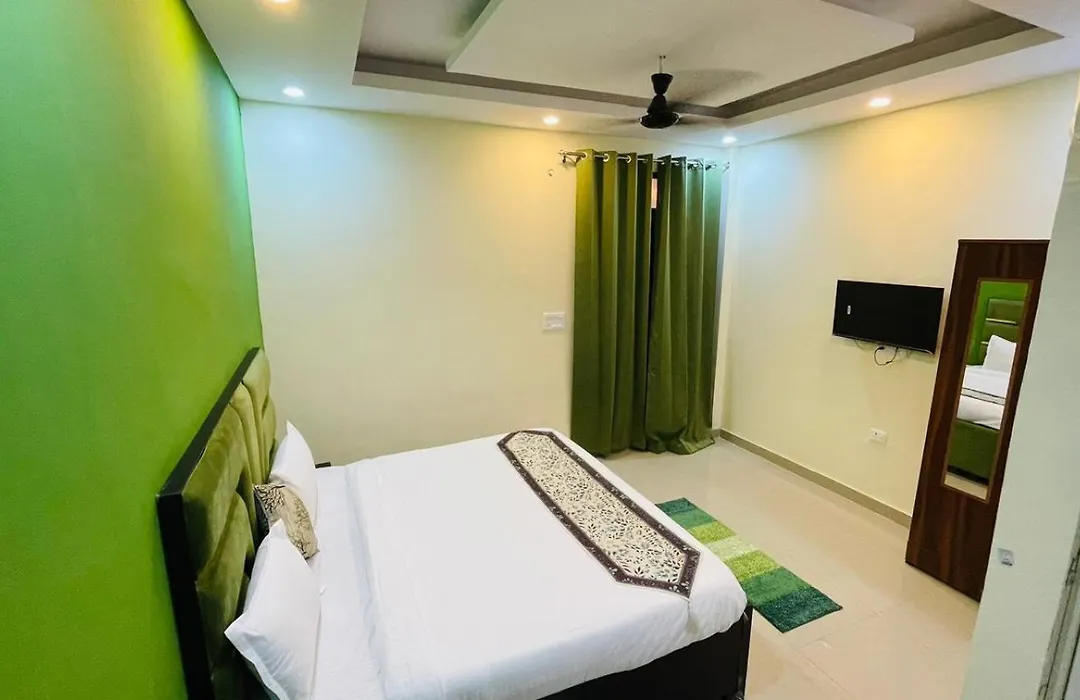 Play Hotel At Sector 18 Metro Station - Couple Friendly-1