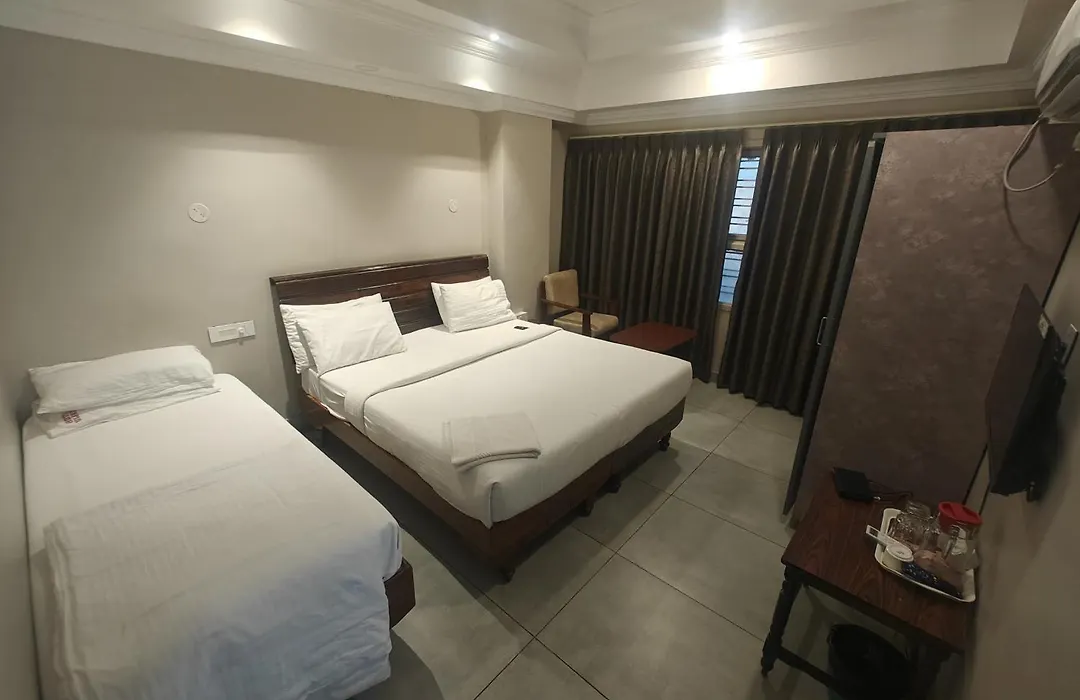 Hotel Pulikeshi-1