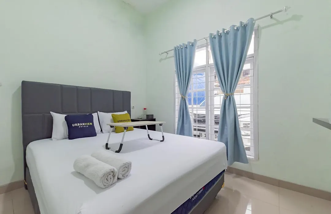 Urbanview Hotel Nakasya Burangrang-1