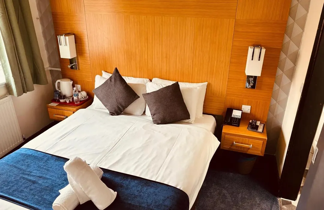 Acorn Lodge Hotel Gatwick & Parking-1