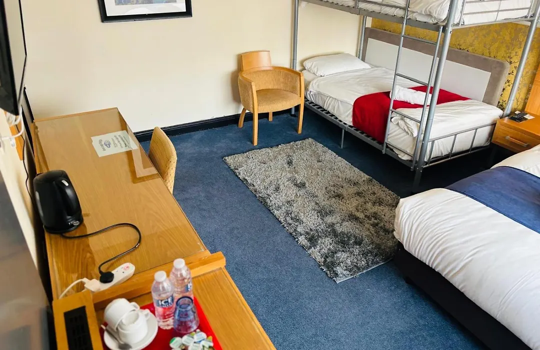 Acorn Lodge Hotel Gatwick & Parking-1