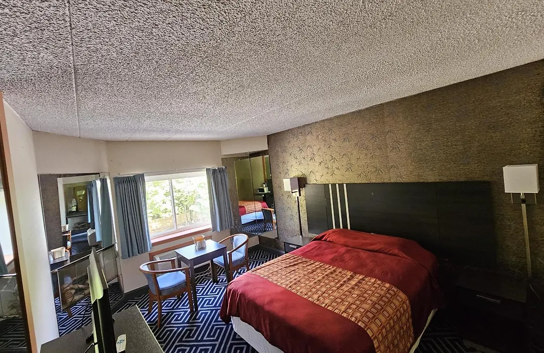 La Mirage Motor Inn-1