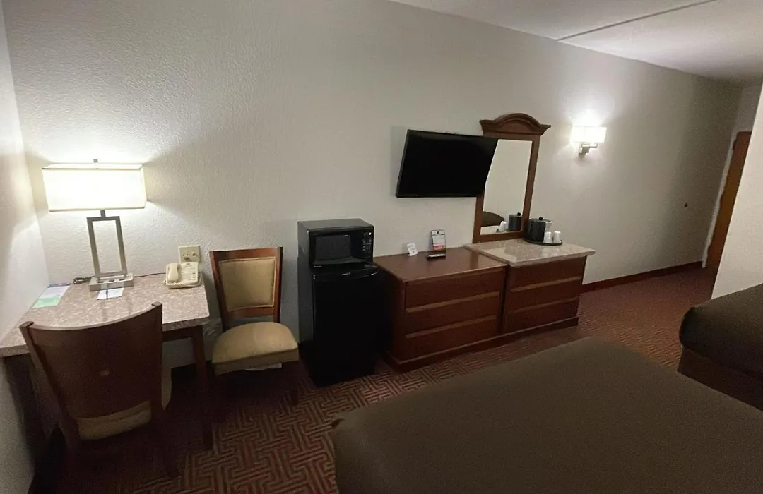 Clarion Inn I-94 Near Expo Center-1