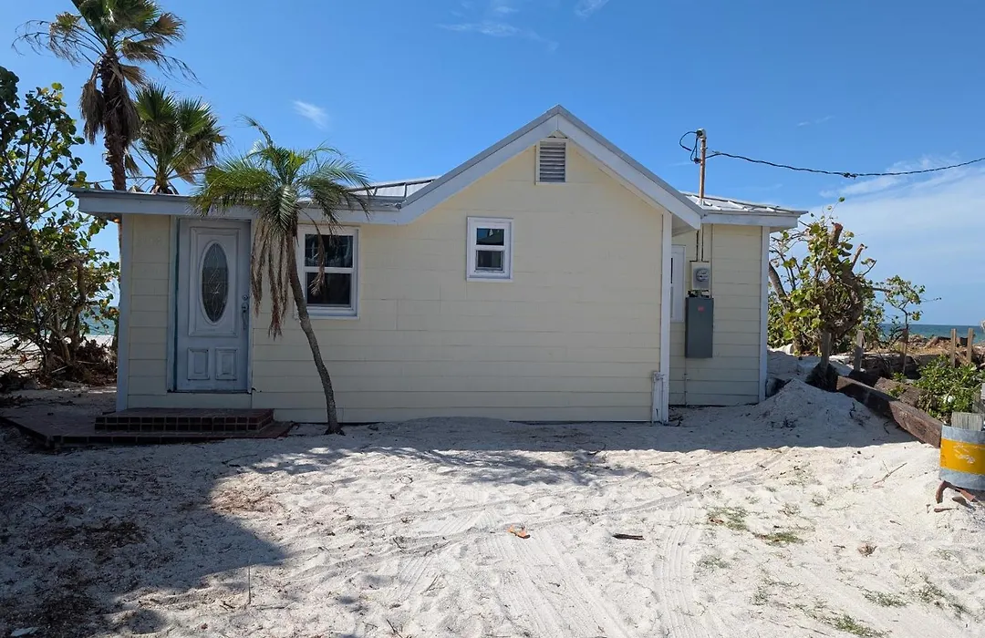 Bungalow Beach Resort-1