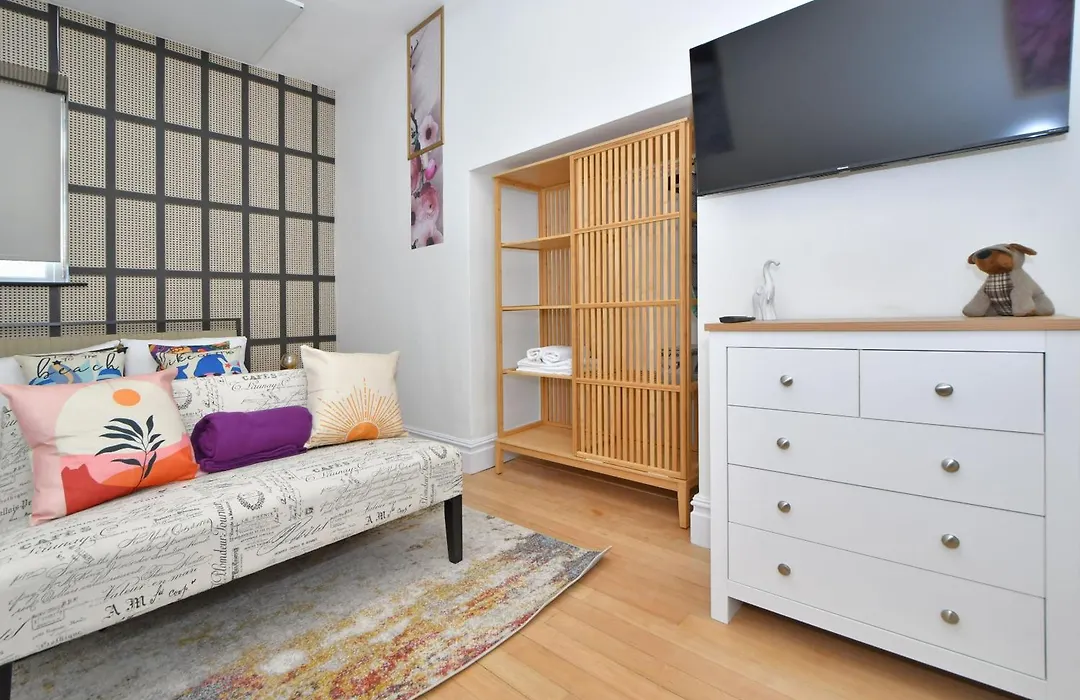 One Battison - Affordable Rooms, Suites & Studios In Stoke On Trent-1