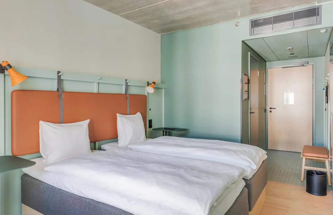 Comfort Hotel Helsinki Airport-1