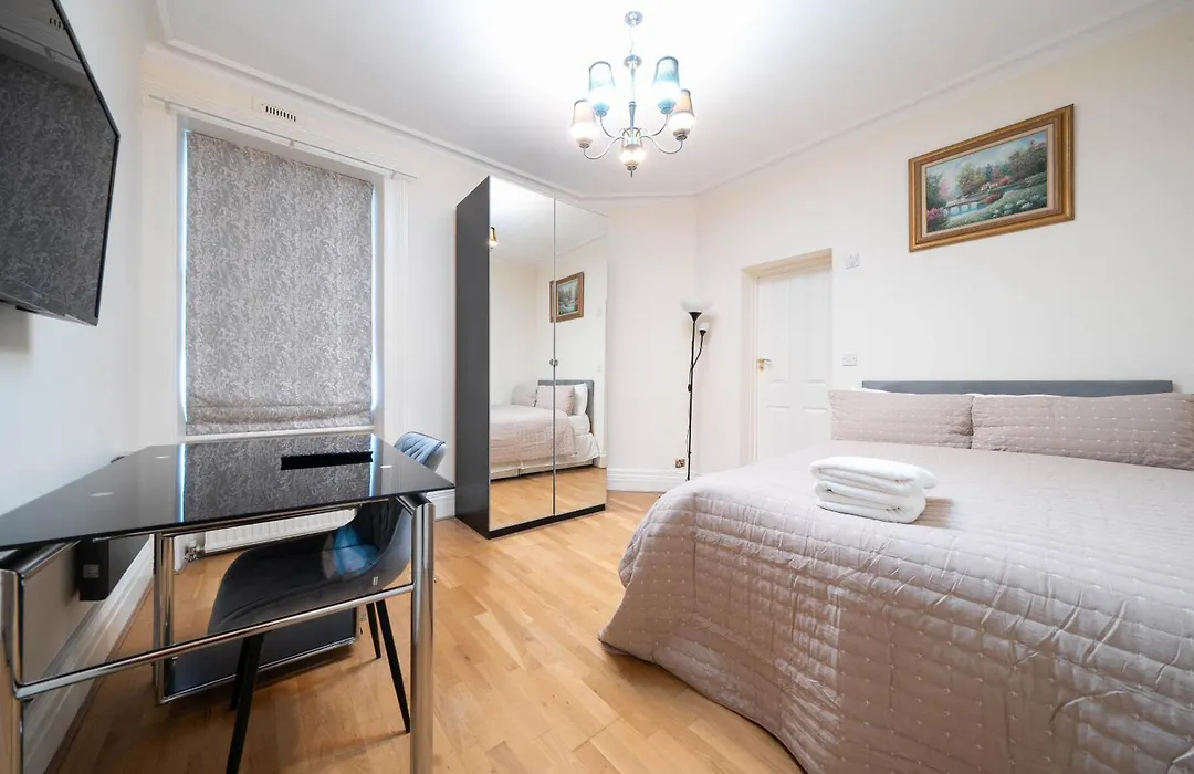 Hyde Park Rooms & Apartments-1