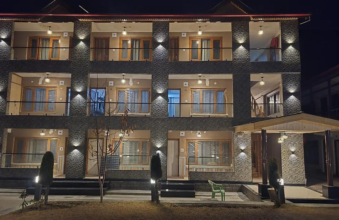 Hotel Luxury Inn-1