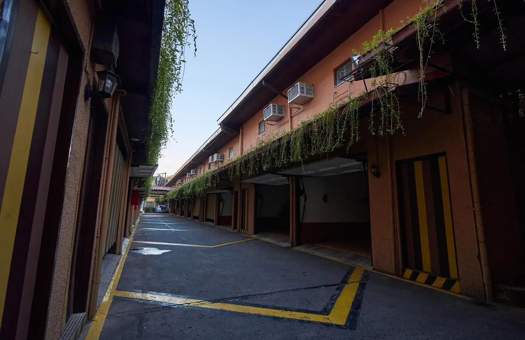 Victoria Court Las Pinas-1