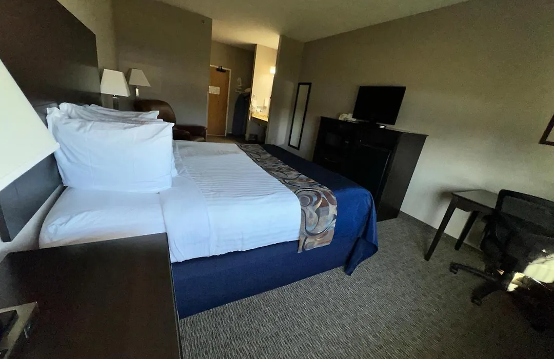 Garner Inn & Suites-1