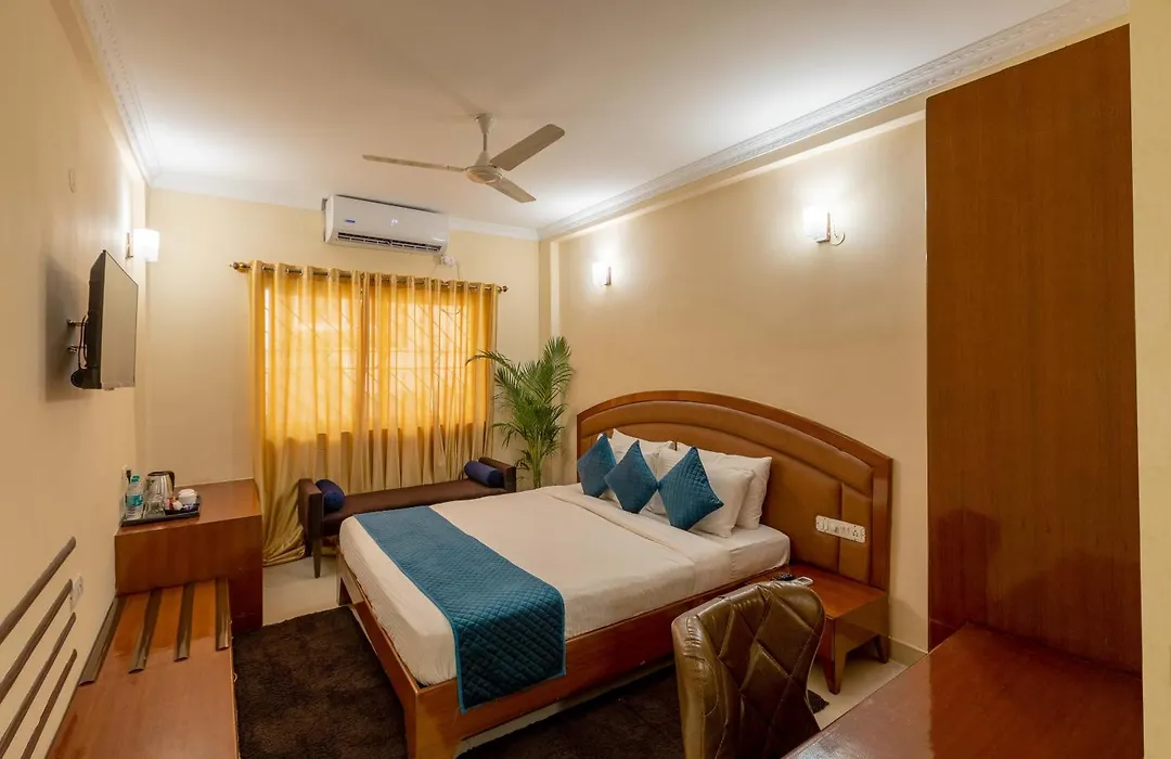 Blue Bliss Hotels By Pph Living Infantry Road-1
