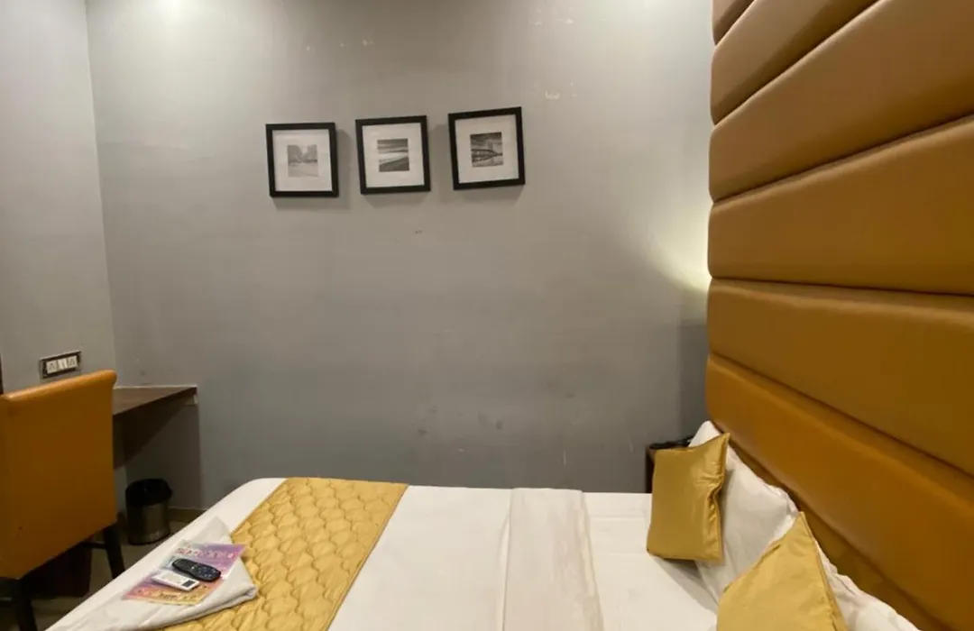 Hotel Blue Wellington - Near Mumbai Airport-1