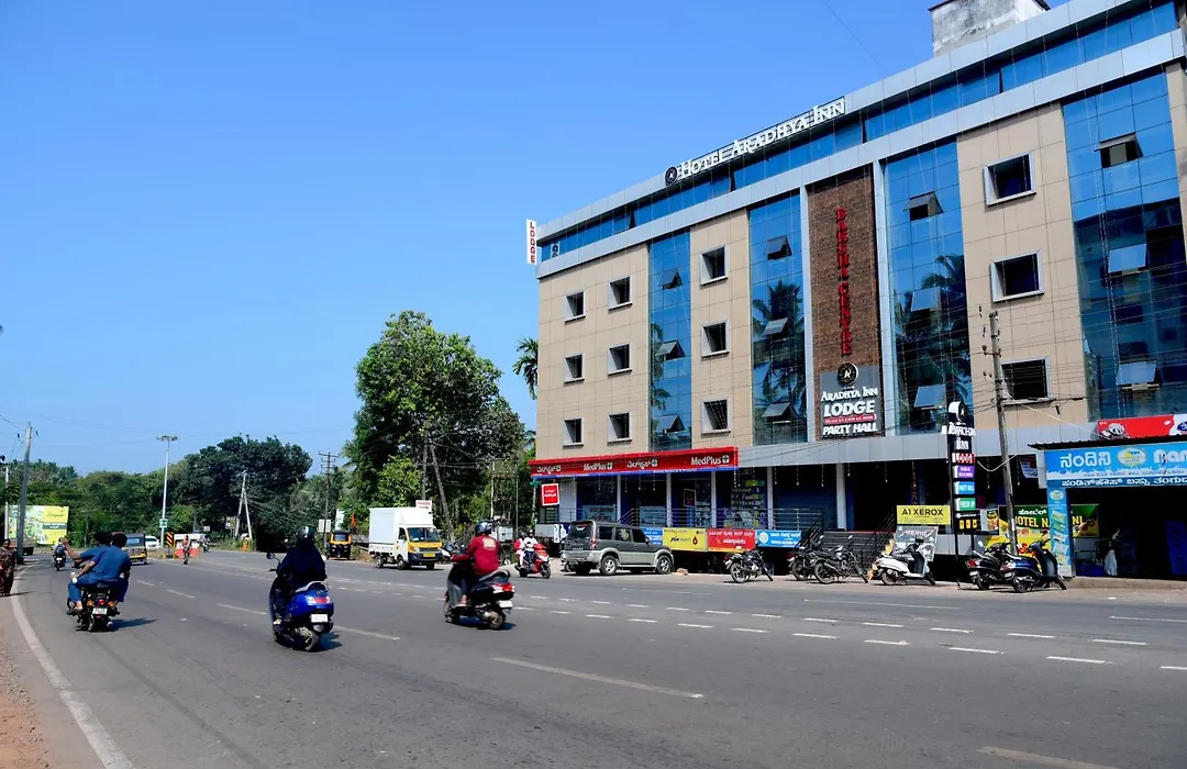 Hotel Aradhya Inn Deralakatte-1
