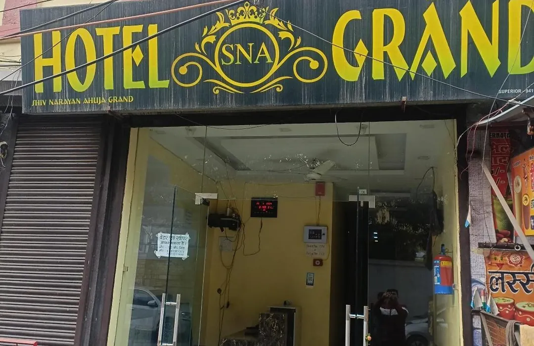Hotel S.N.A. Grand-1