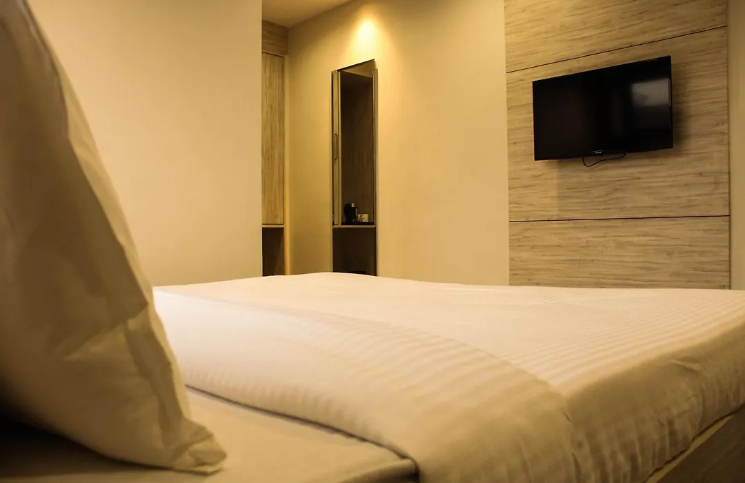 Hotel 16 Avenue-1