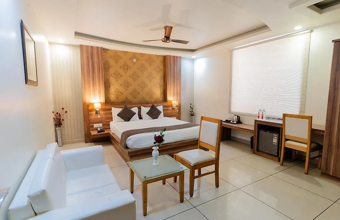 Fabhotel Signature Inn-1