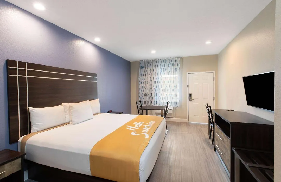 Days Inn & Suites By Wyndham La Porte-1