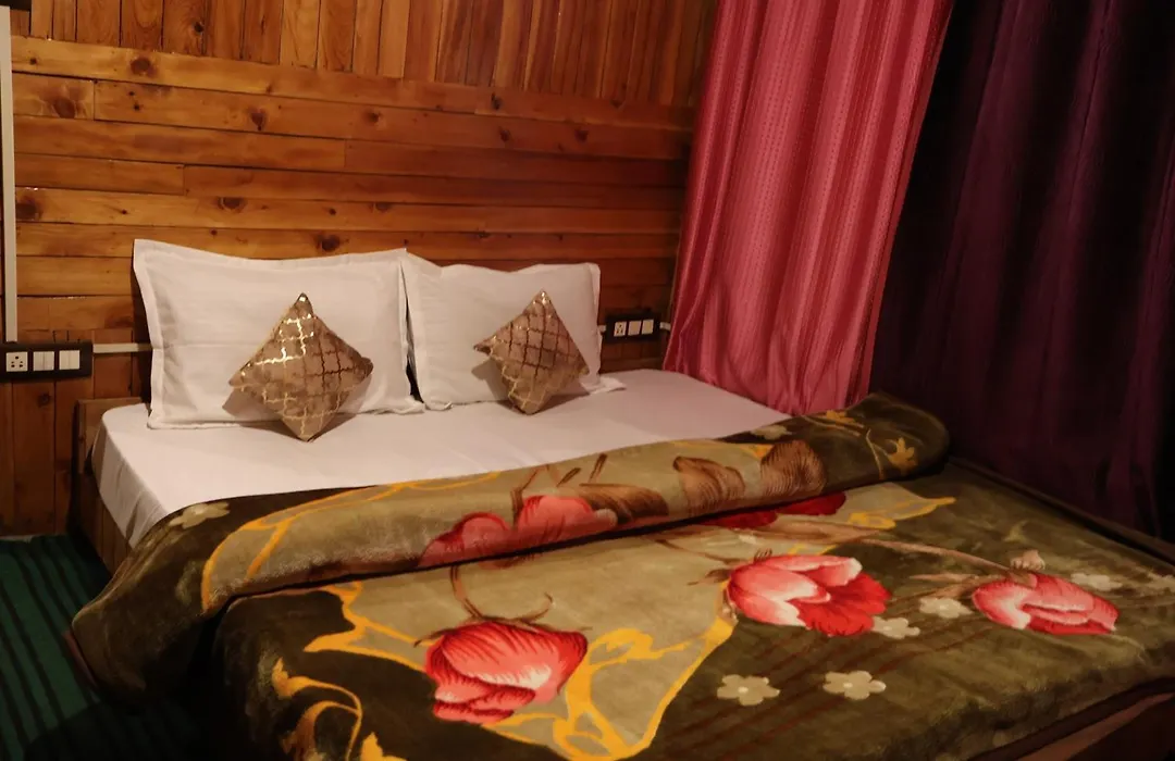 Rustic Wood House - A Village Home Stay In Jibhi Valley-1