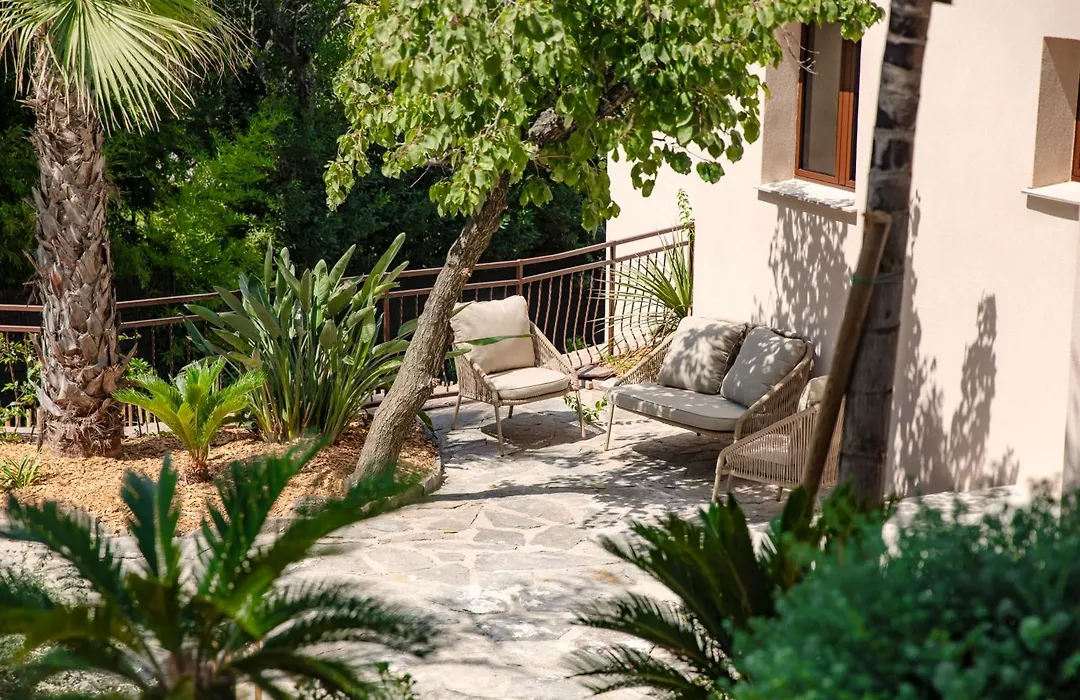 Tinah Saint-Tropez-1