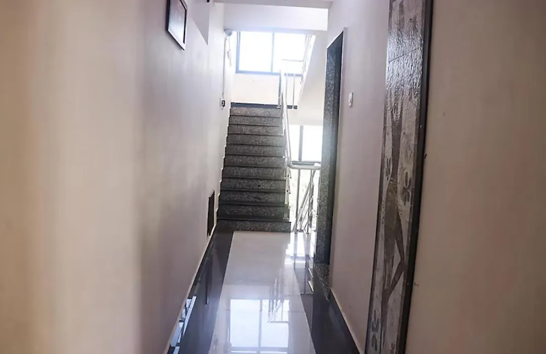Gayatri Best Hotel In Dwarka-1