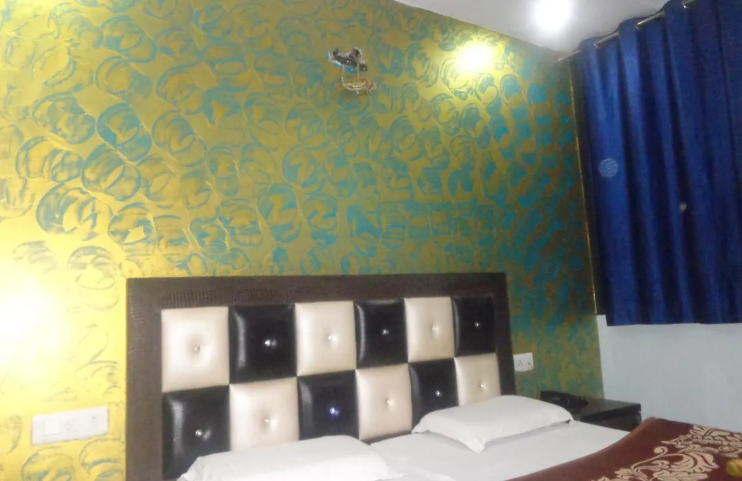 Hotel Raj International Dx In-Front Of Sarai Rohilla Station-1