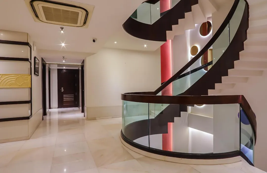 Hotel Godwin Deluxe Near Connaught Place Offers Free Airport Pickup-1