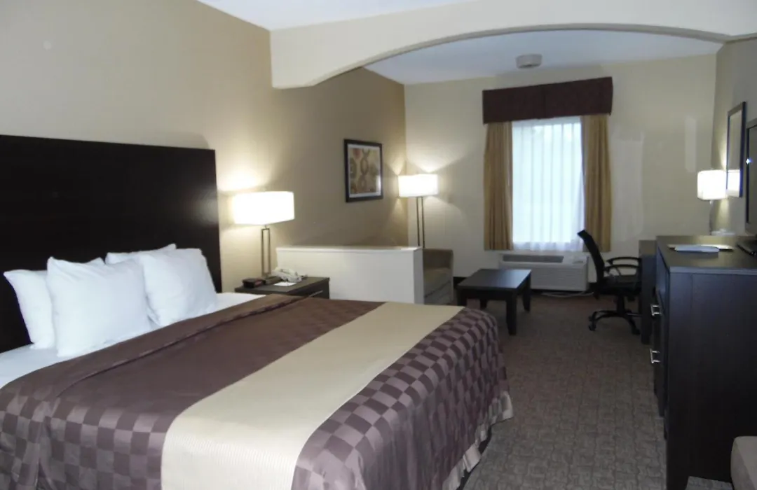 Best Western Teal Lake Inn-1