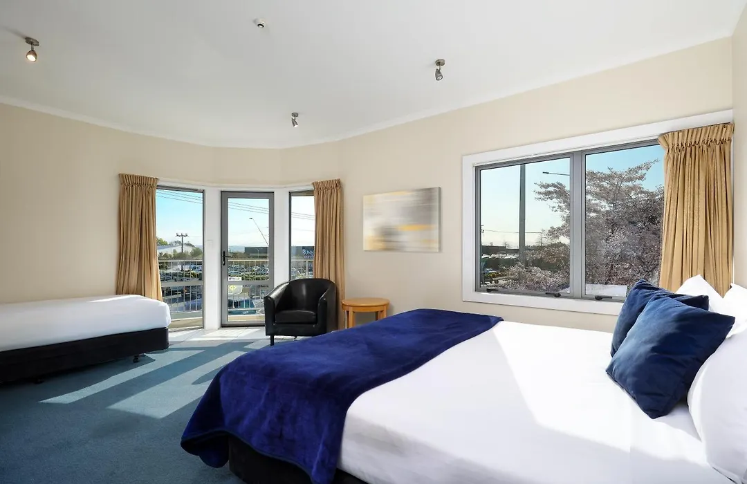 Saxton Lodge-1