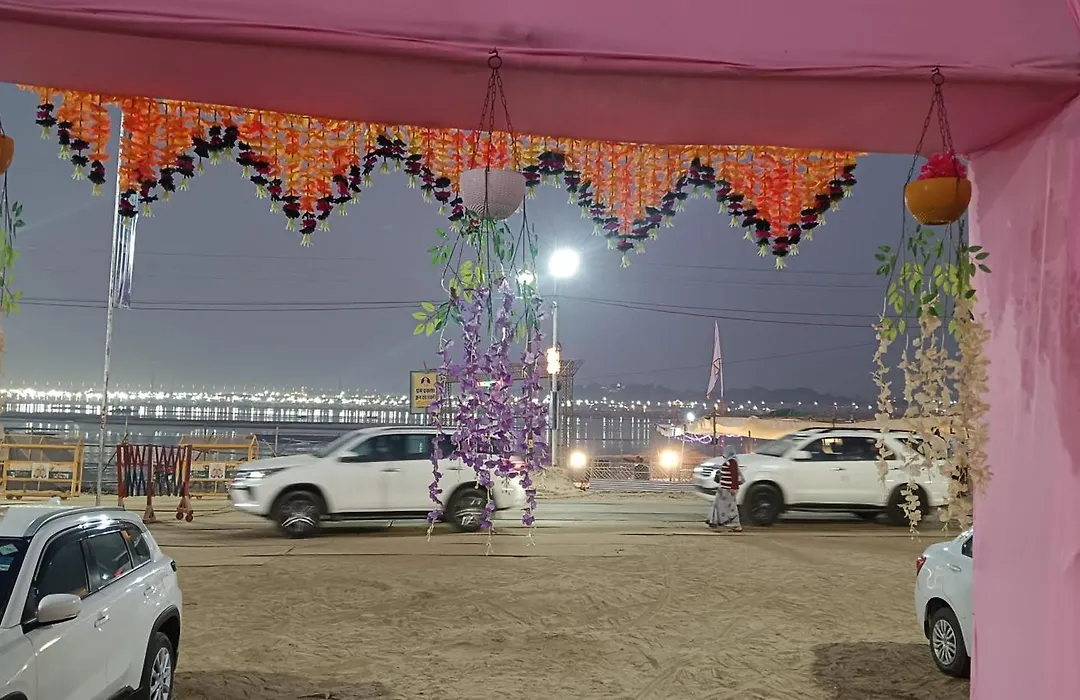 Mahakumbh Luxury Cottage-1