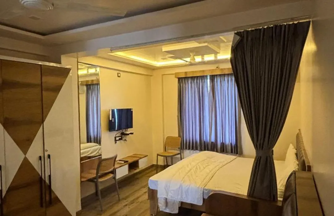 Royal Pure Veg Restaurant And Lodging-1