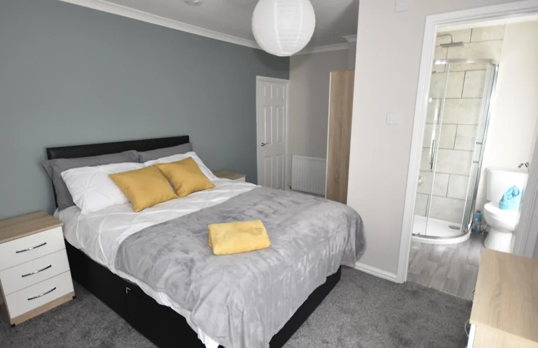 Townhouse @ 32 Penkhull New Road Stoke-1