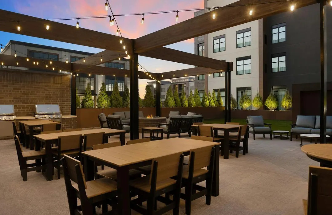 Courtyard By Marriott Milwaukee Brookfield At Poplar Creek-1