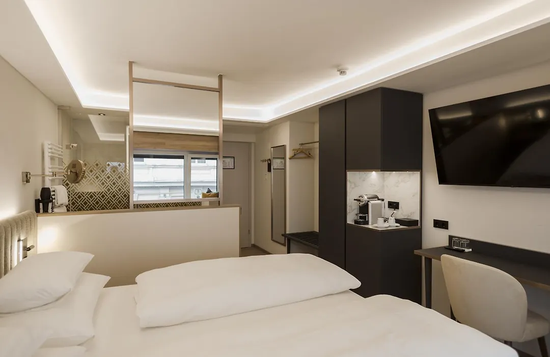 Hotel Schwarzer Baer-1