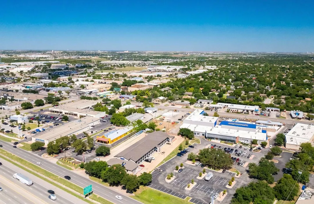 Days Inn By Wyndham Round Rock-1