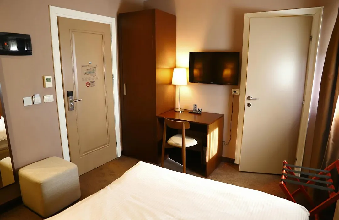 Mondial Hotel-1