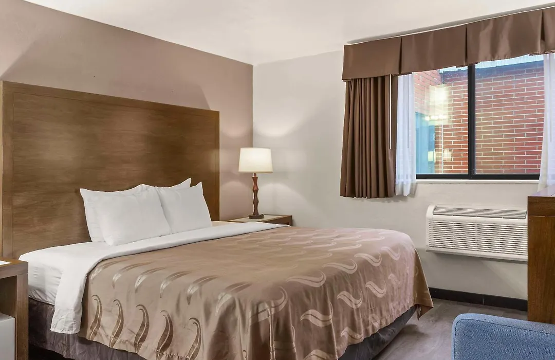 Quality Inn & Suites Green Bay Downtown-1