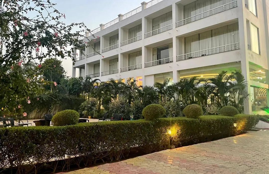 Winsome Resort & Spa Corbett-1