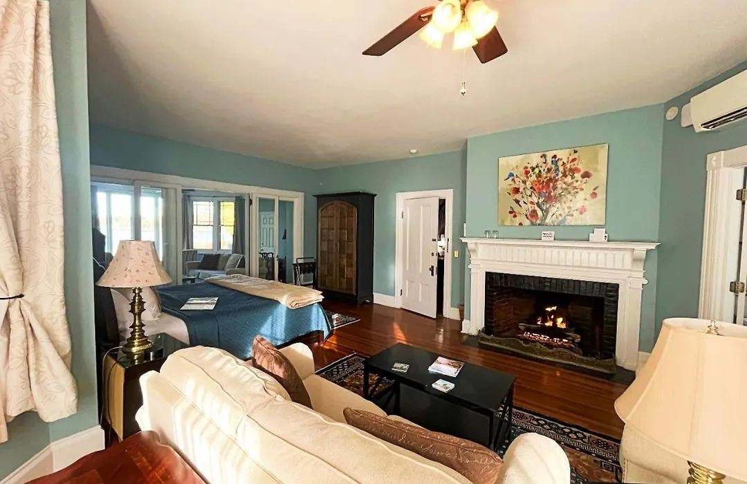 Saltair Inn Waterfront B&B-1