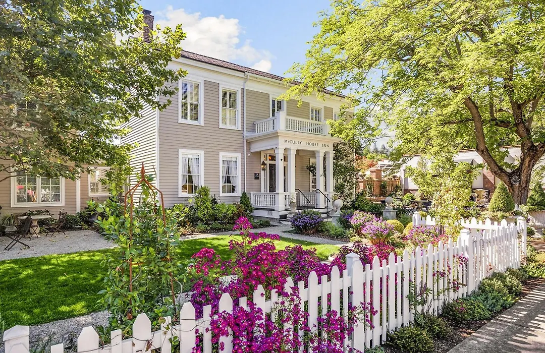 Mccully House Inn-1