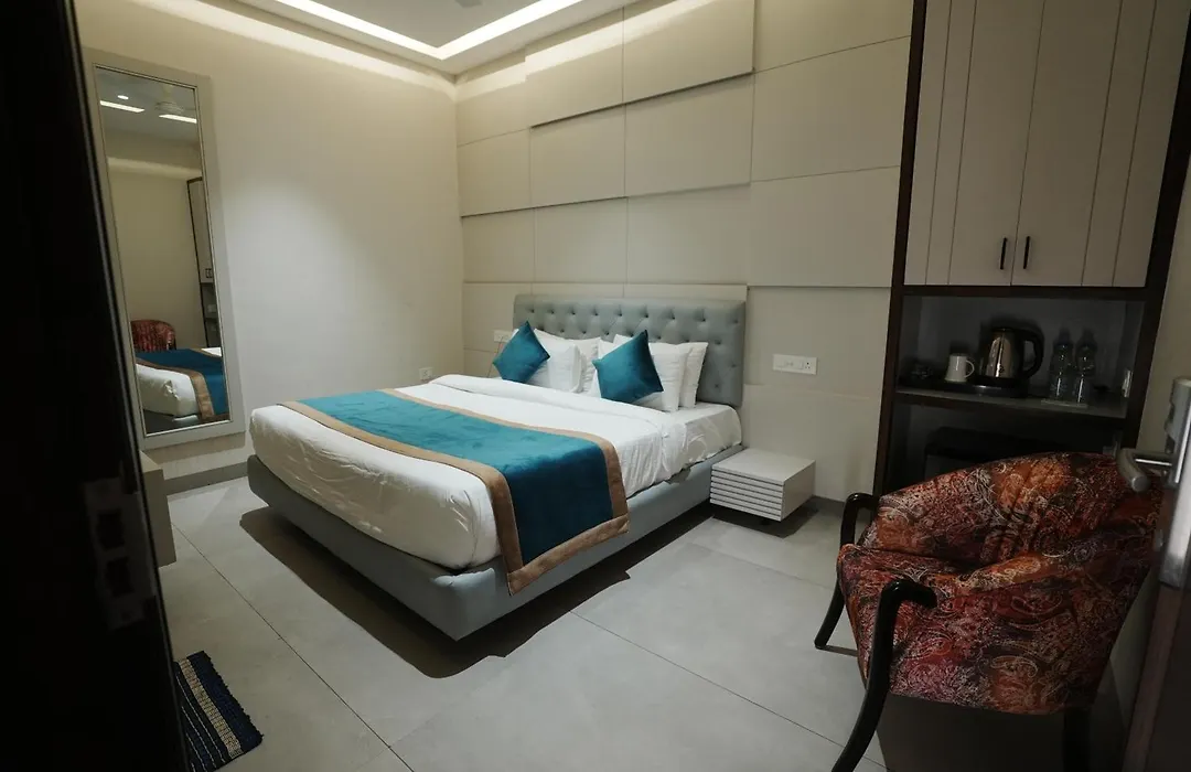 Hotel Moon Inn Just 2 Min Walk From Golden Temple & Jallianwala Bagh-1